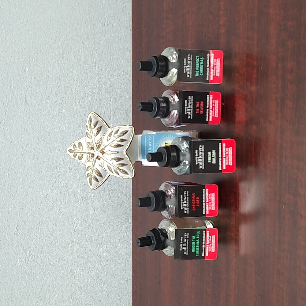 Bath & Body Works White Barn EARLY CHRISTMAS Wallflower Set + Night Light Plug